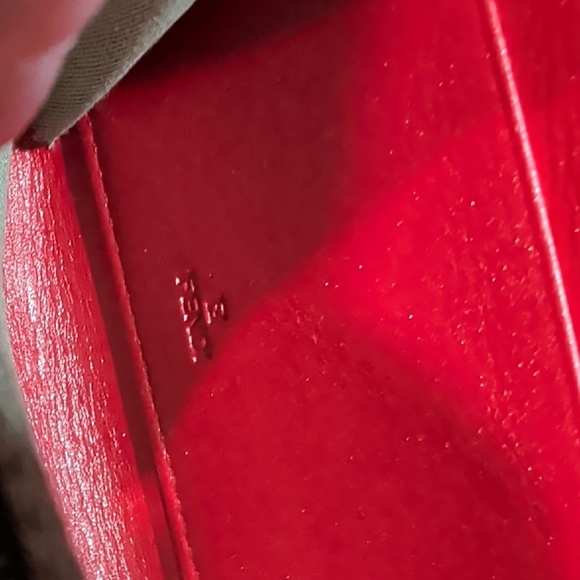 Fendi Vibrant Vintage Red Textured Wallet - Picture 15 of 16